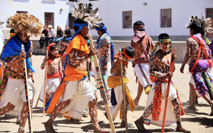 Semana Santa rarámuri en Norogachi Pintados rarámuri durante la Semana Santa en Norogachi, Chihuahua