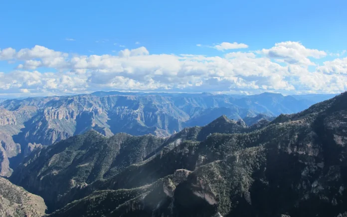 Barrancas del Cobre en la Sierra Tarahumara Vista panorámica de las Barrancas del Cobre en la Sierra Tarahumara